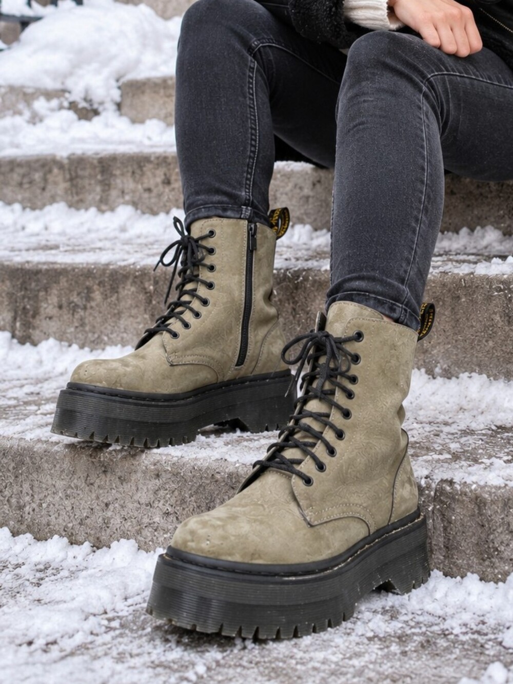 Dr. Martens Jadon Leather Platform Lace-Up Boots Women’s US 10